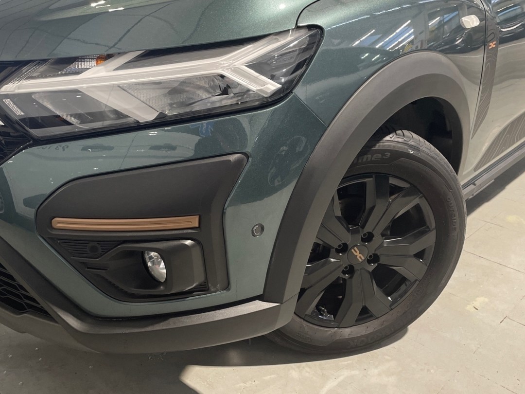 Vehicle image 8