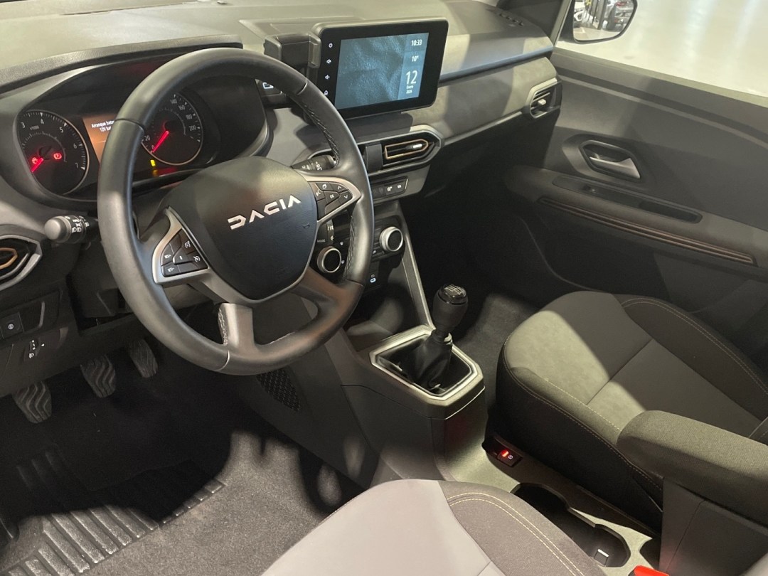Vehicle image 7